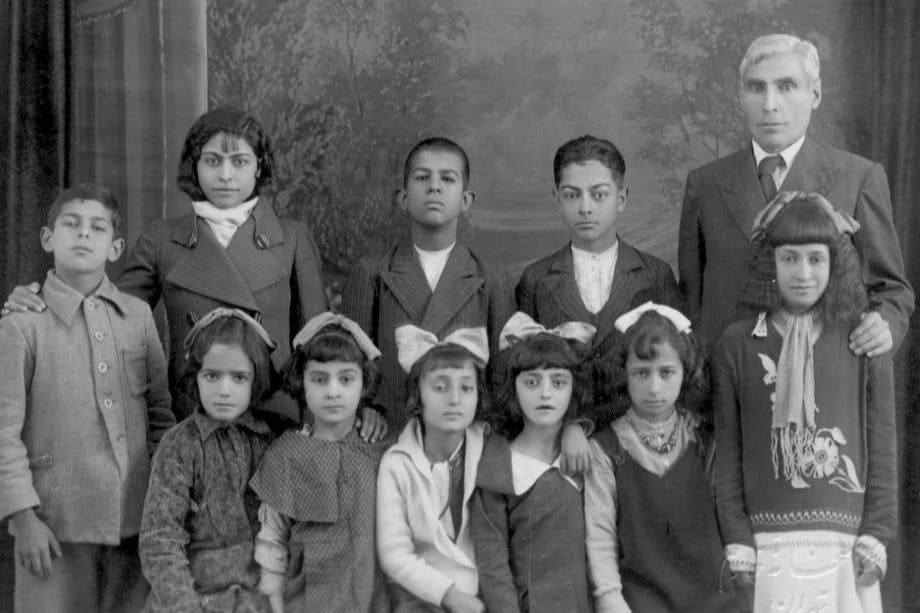 جبار باغچه‌بان و نخستین دانش‌آموزان آموزشگاه ناشنوایان، تهران ۱۳۱۳