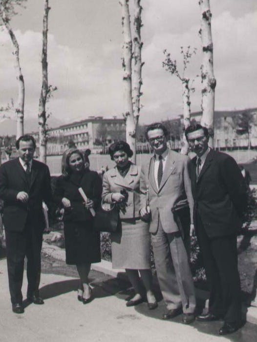 ثمین باغچه‌بان (سمت راست) در کنار پروفسور احمت عدنان سایگون و اِولین باغچه‌بان (نفر دوم از چپ)، انکارا